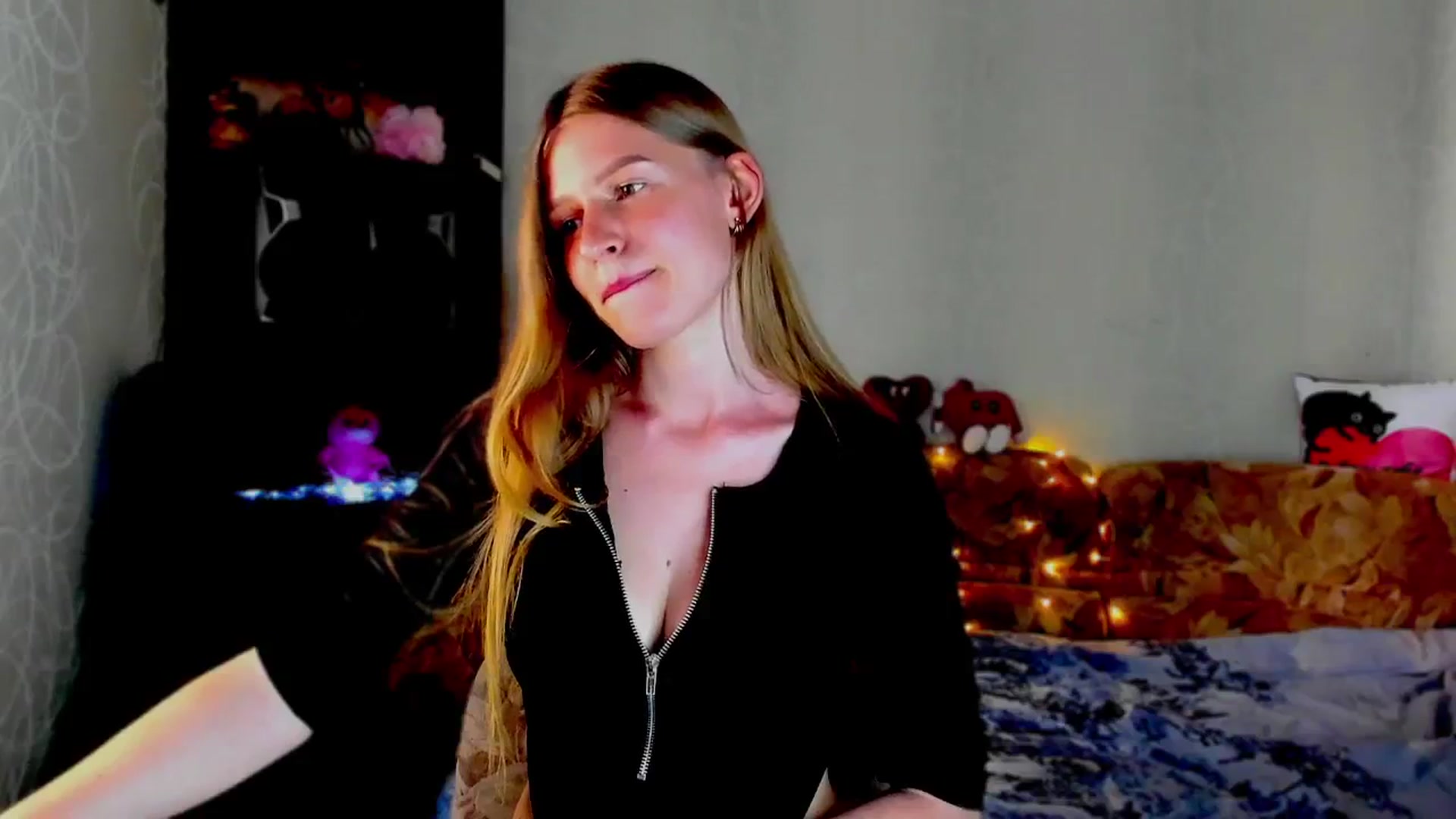Gallery image thumbnail from Luna_evan's myfreecams stream on, 06/03/2025, 12:41 image 15 of 20