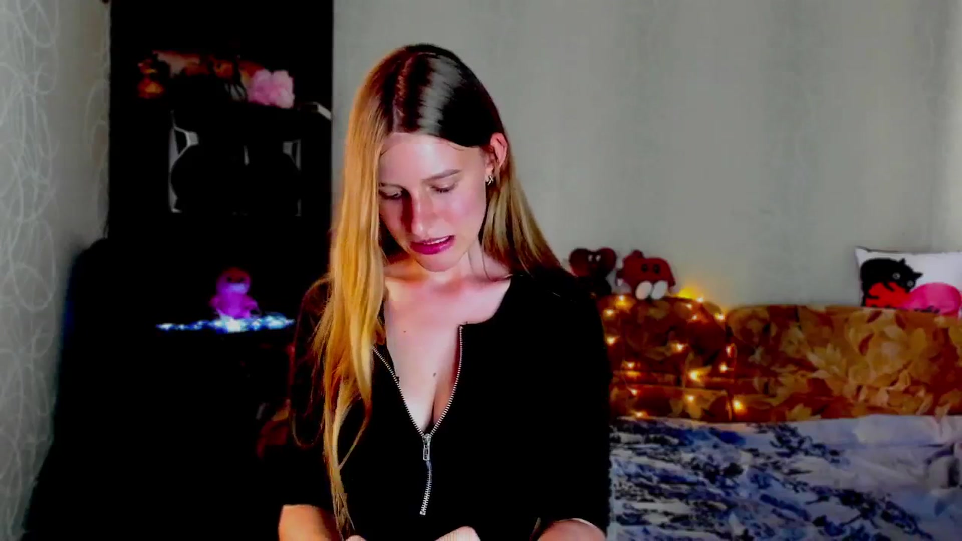 Gallery image thumbnail from Luna_evan's myfreecams stream on, 06/03/2025, 12:41 image 9 of 20