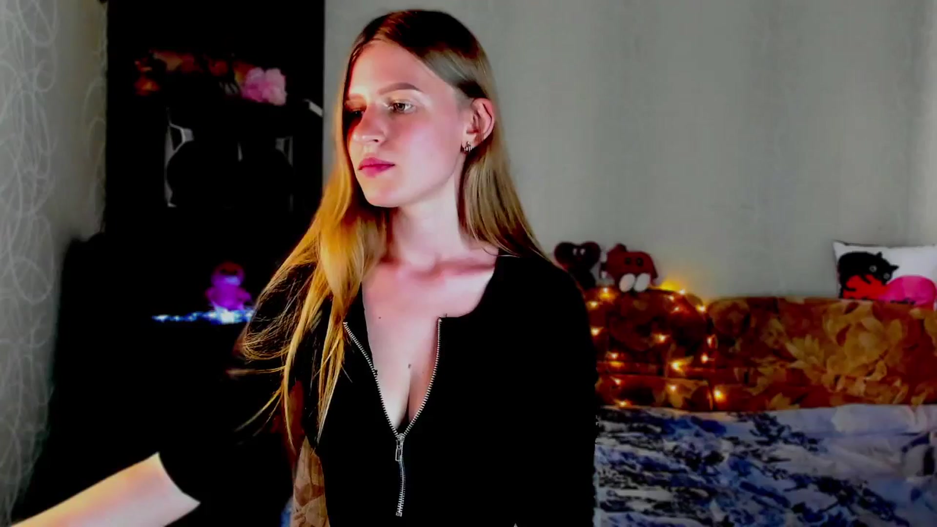 Gallery image thumbnail from Luna_evan's myfreecams stream on, 06/03/2025, 12:41 image 1 of 20
