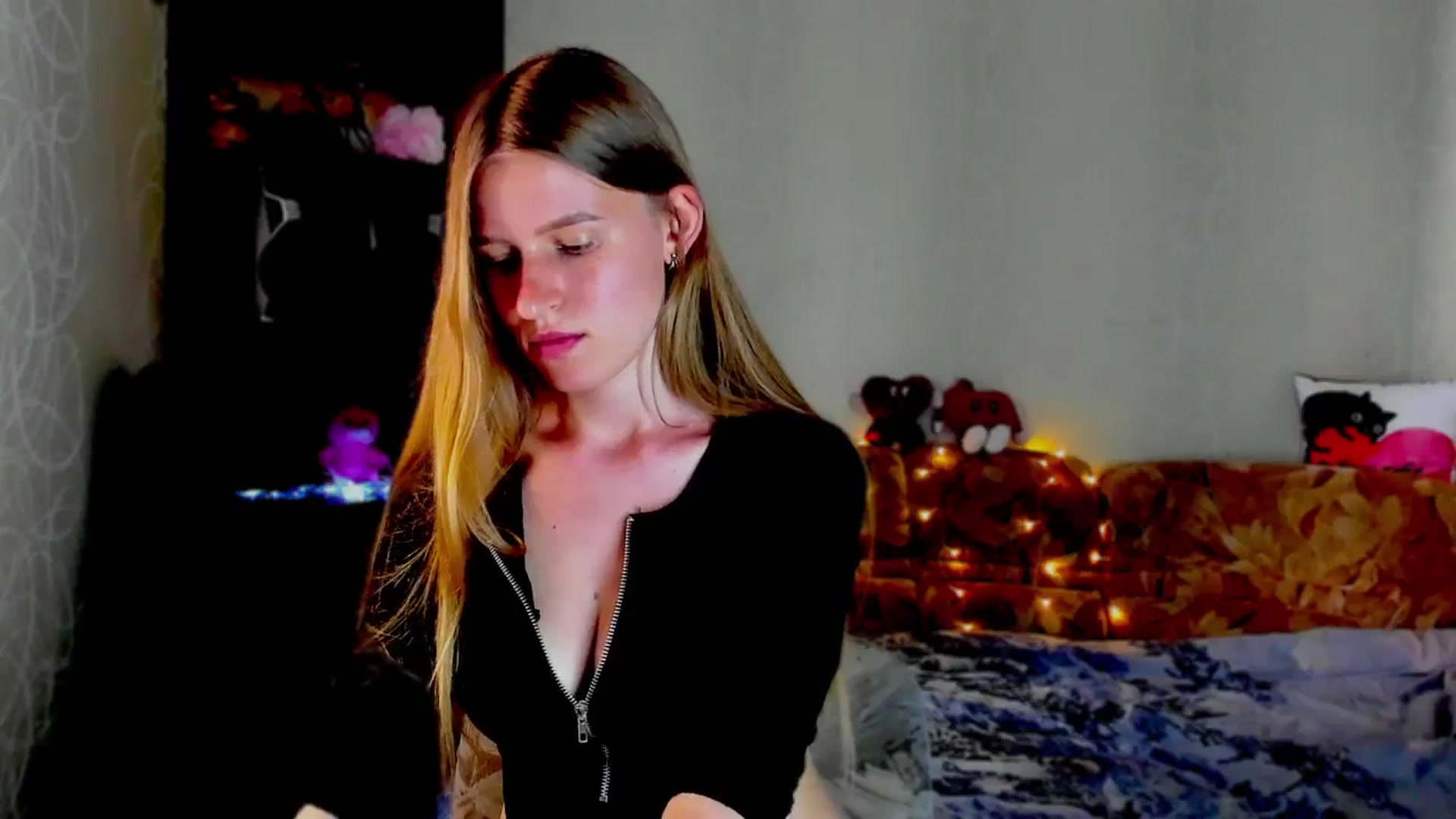 Gallery image thumbnail from Luna_evan's myfreecams stream on, 06/03/2025, 12:41 image 13 of 20