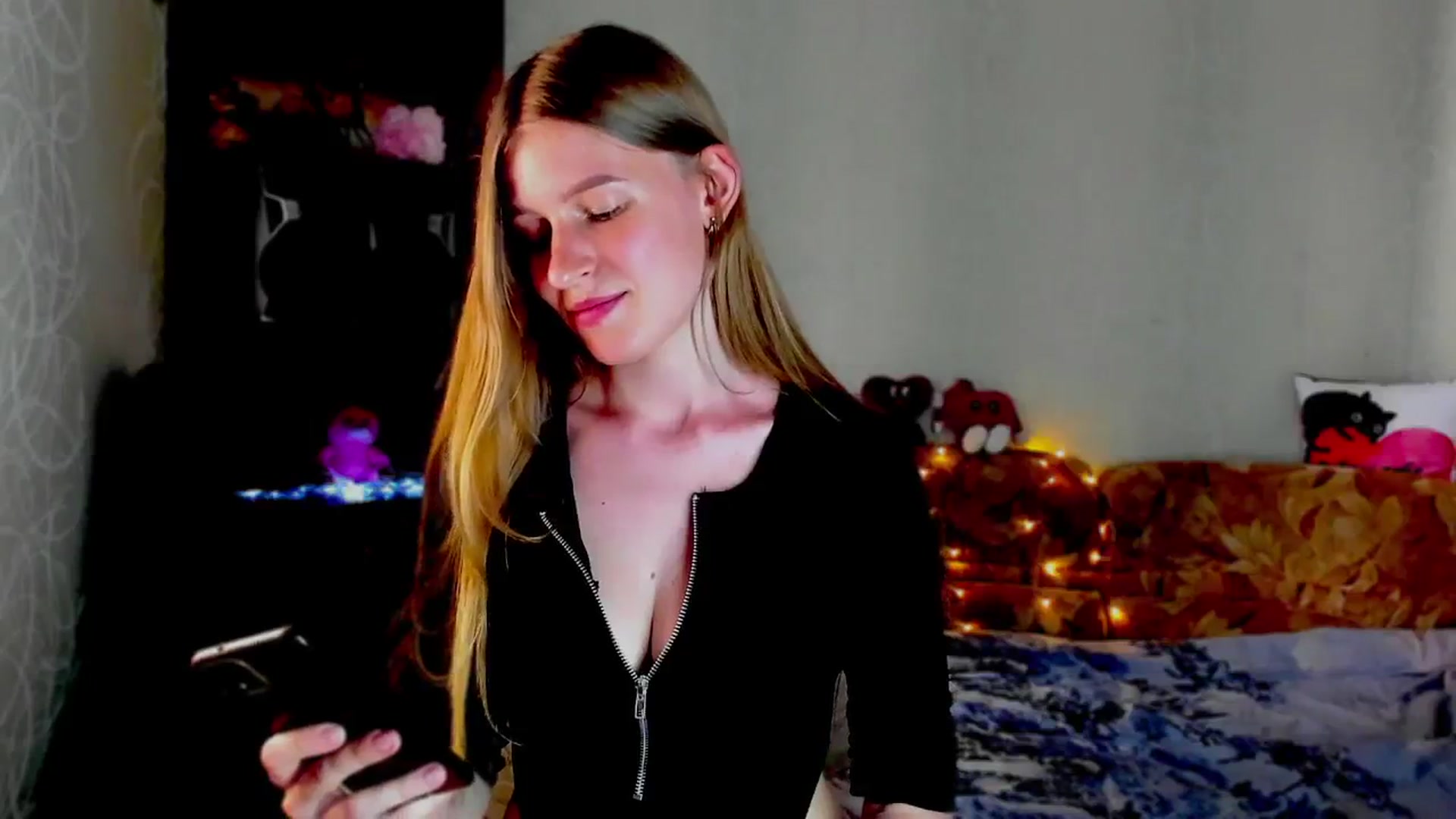 Gallery image thumbnail from Luna_evan's myfreecams stream on, 06/03/2025, 12:41 image 11 of 20