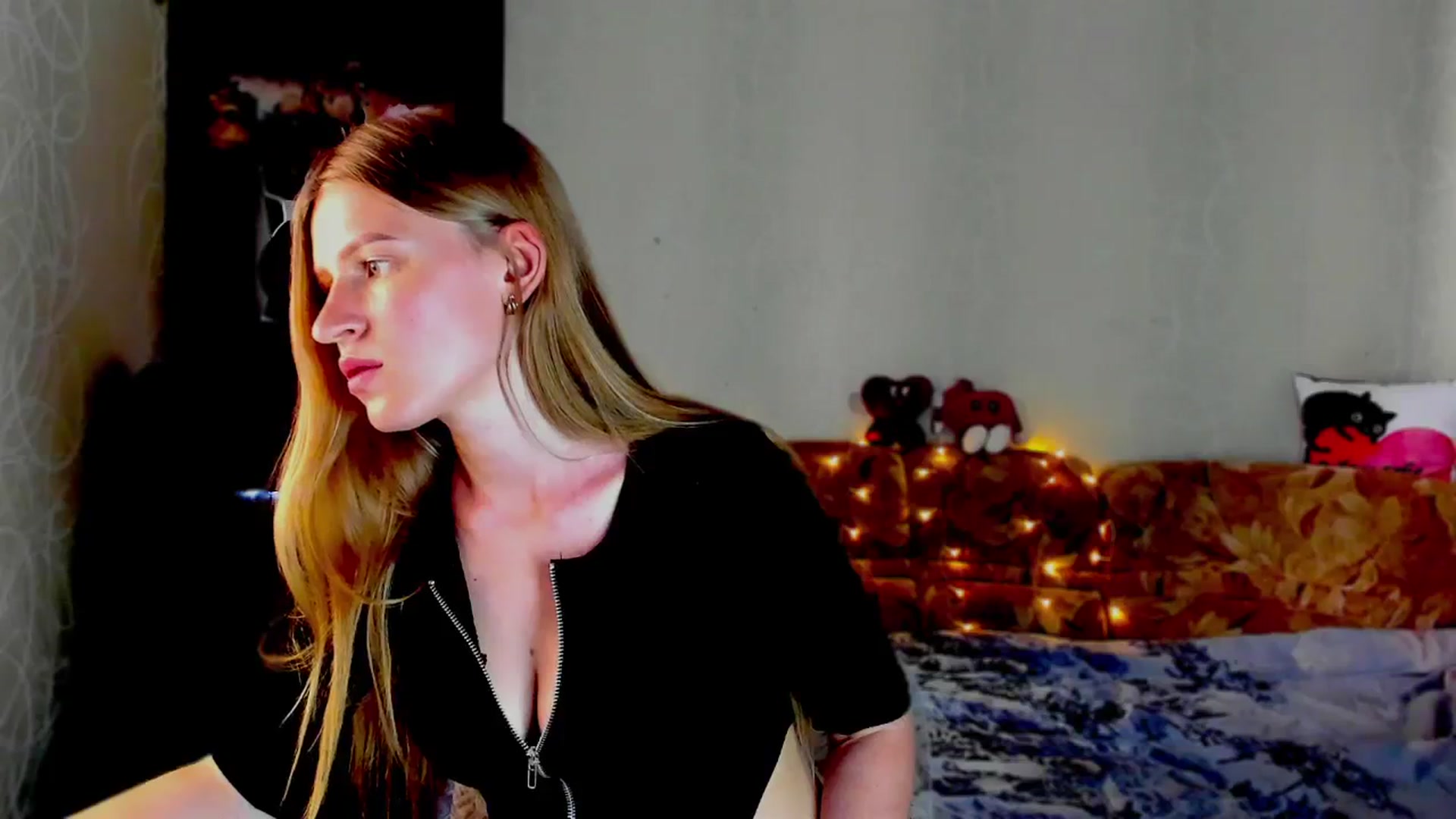 Gallery image thumbnail from Luna_evan's myfreecams stream on, 06/03/2025, 12:41 image 14 of 20