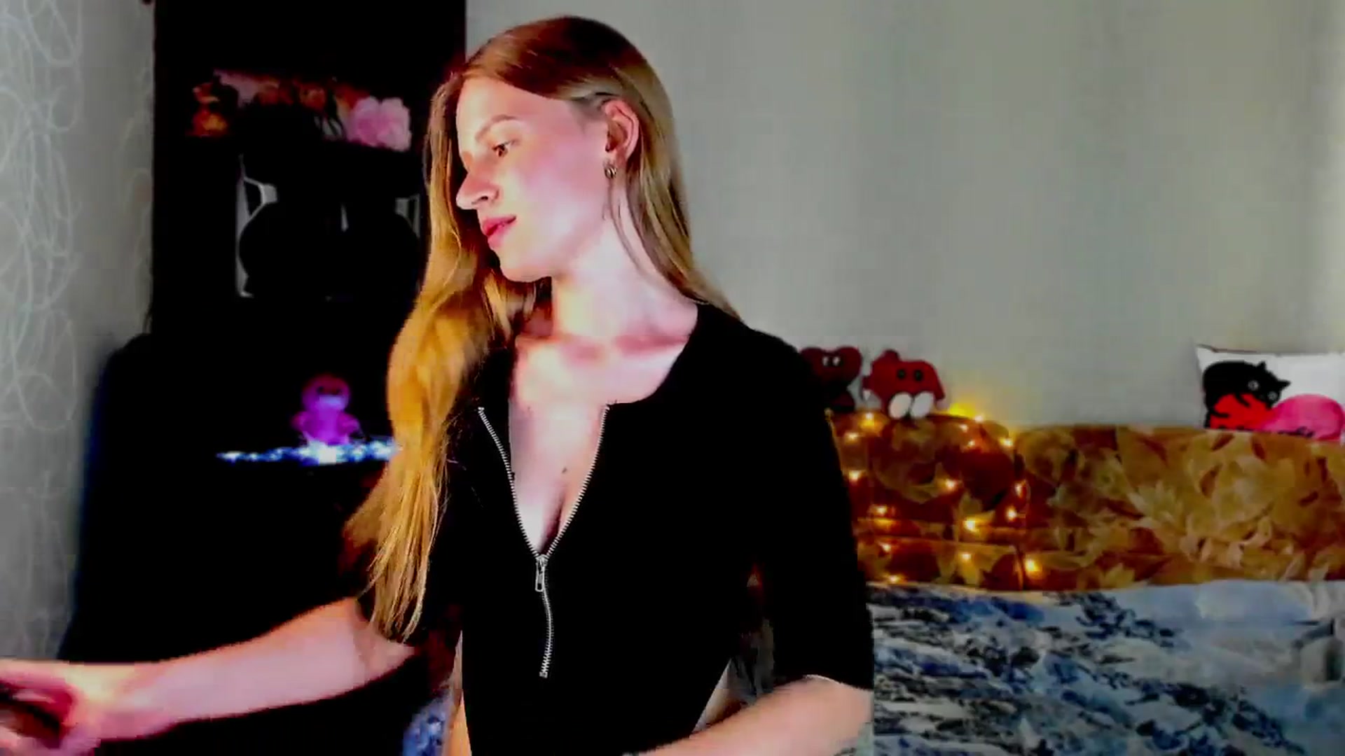 Gallery image thumbnail from Luna_evan's myfreecams stream on, 06/03/2025, 12:41 image 18 of 20