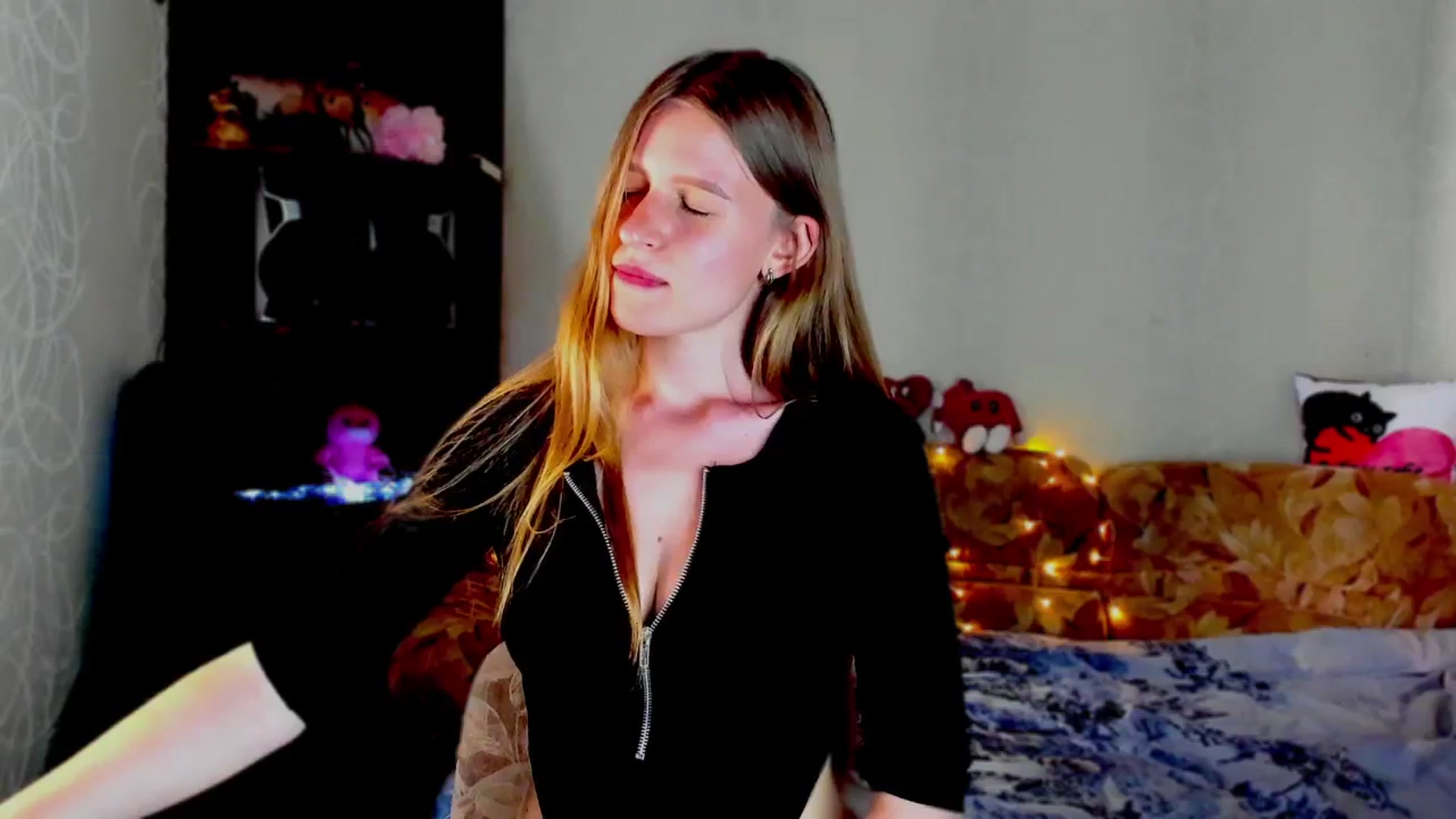 Gallery image thumbnail from Luna_evan's myfreecams stream on, 06/03/2025, 12:41 image 4 of 20