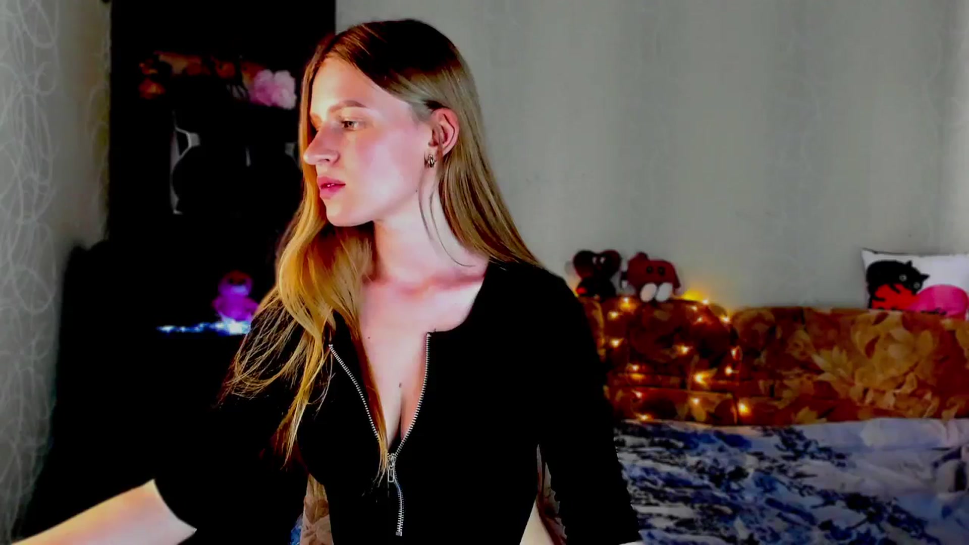 Gallery image thumbnail from Luna_evan's myfreecams stream on, 06/03/2025, 12:41 image 5 of 20