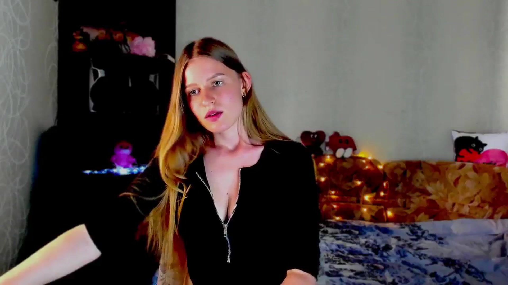 Gallery image thumbnail from Luna_evan's myfreecams stream on, 06/03/2025, 12:41 image 17 of 20