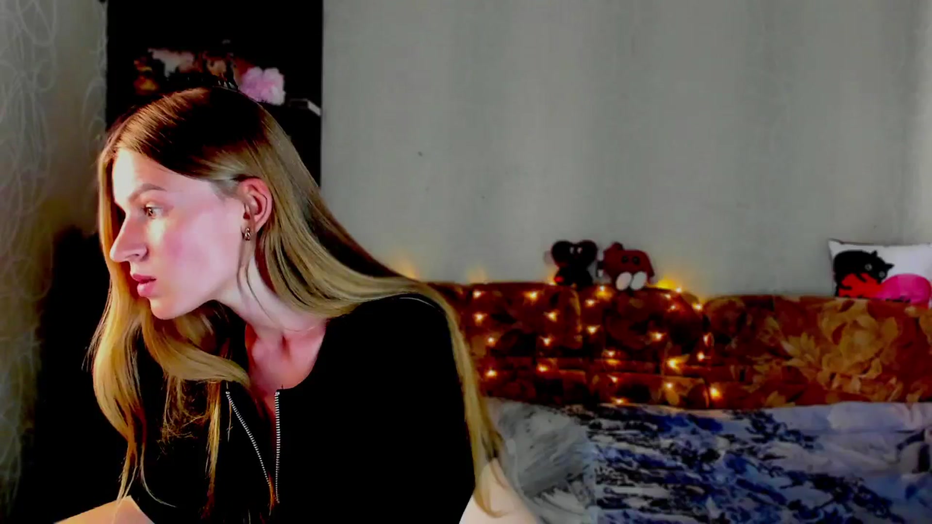 Gallery image thumbnail from Luna_evan's myfreecams stream on, 06/03/2025, 12:41 image 6 of 20