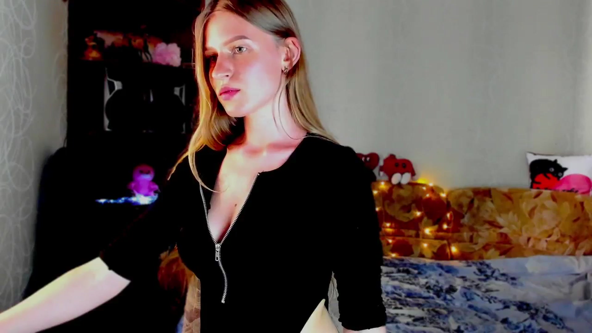 Gallery image thumbnail from Luna_evan's myfreecams stream on, 06/03/2025, 13:15 image 20 of 20