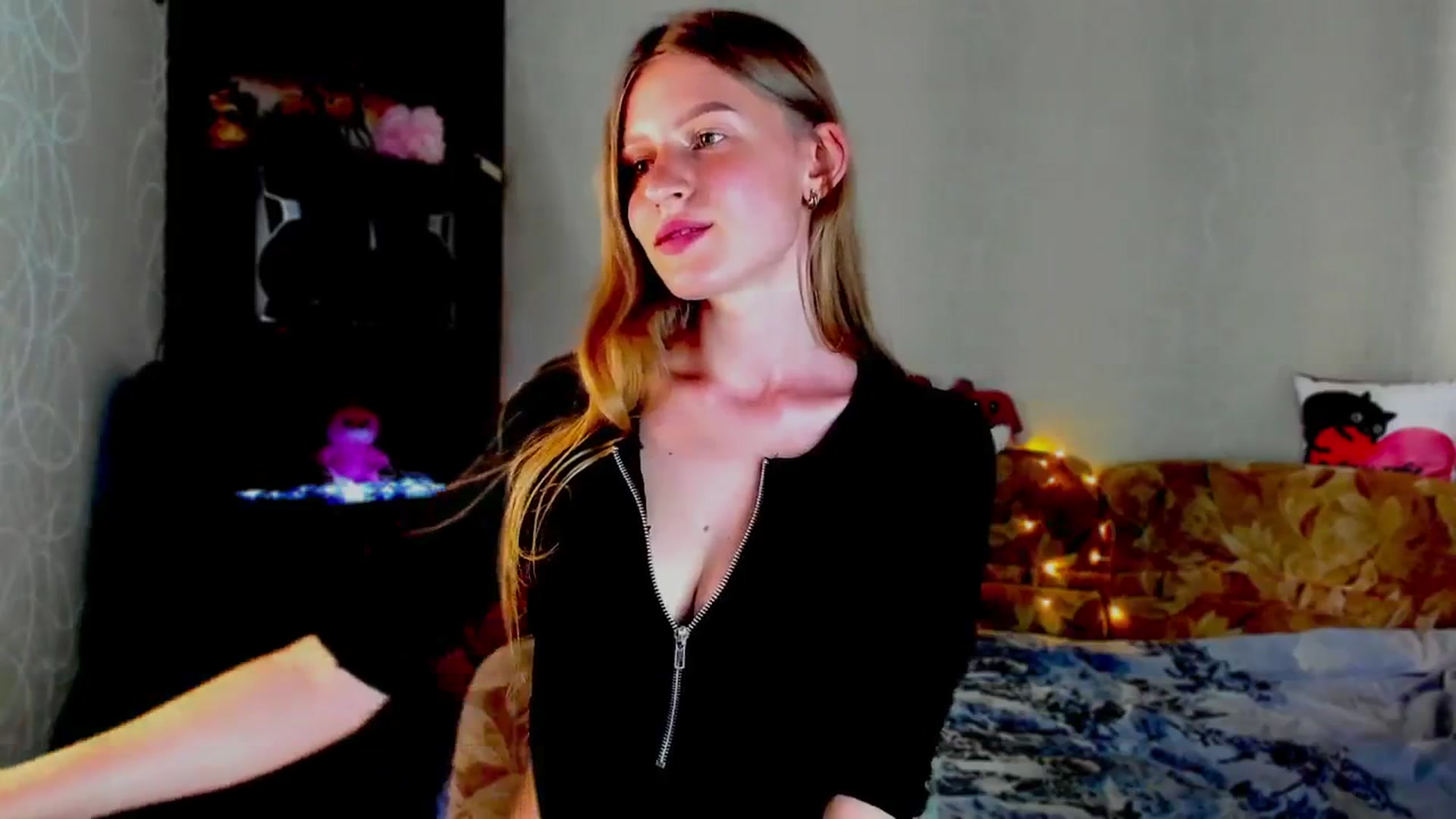 Gallery image thumbnail from Luna_evan's myfreecams stream on, 06/03/2025, 13:15 image 2 of 20
