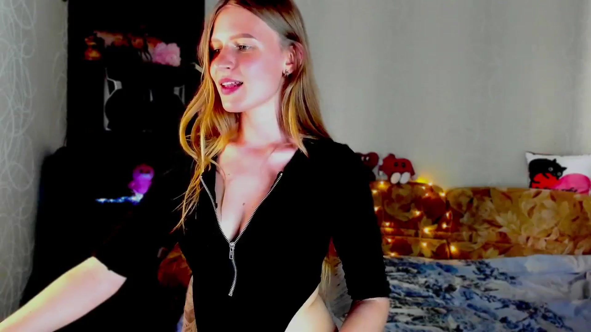 Gallery image thumbnail from Luna_evan's myfreecams stream on, 06/03/2025, 13:15 image 5 of 20