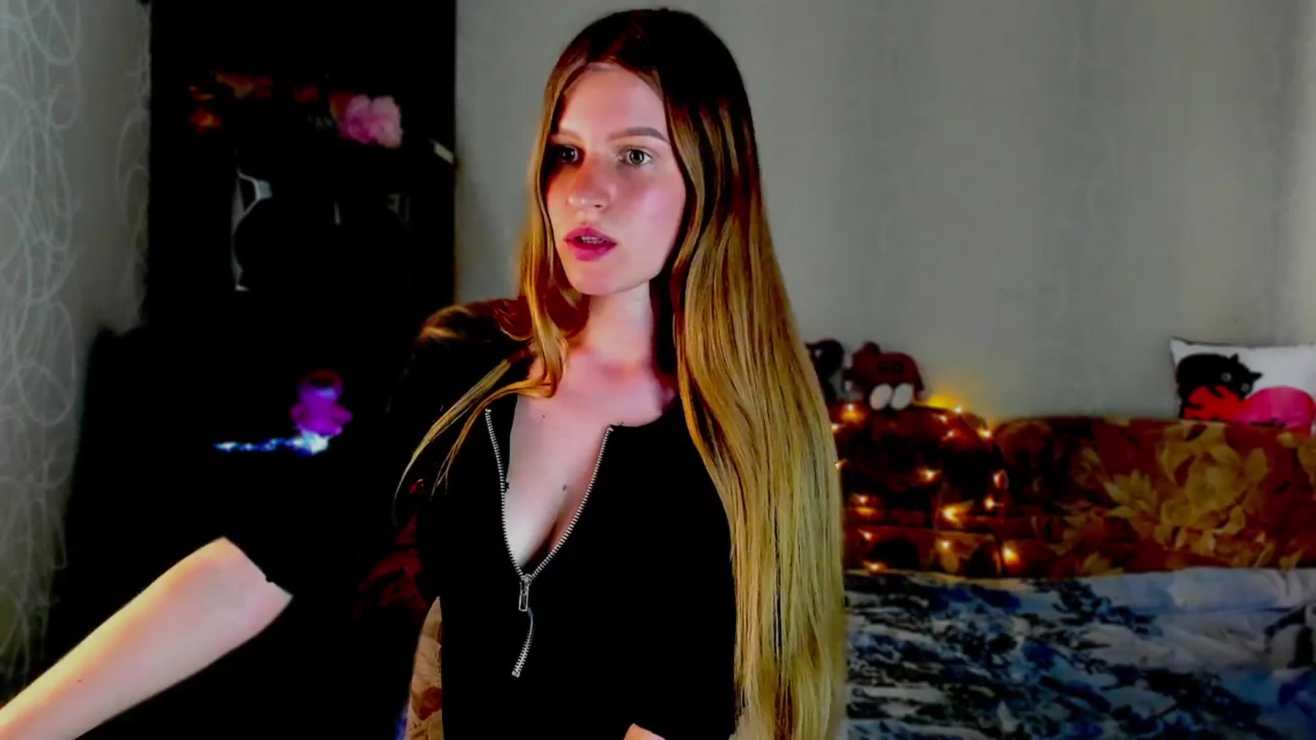 Gallery image thumbnail from Luna_evan's myfreecams stream on, 06/03/2025, 13:15 image 8 of 20