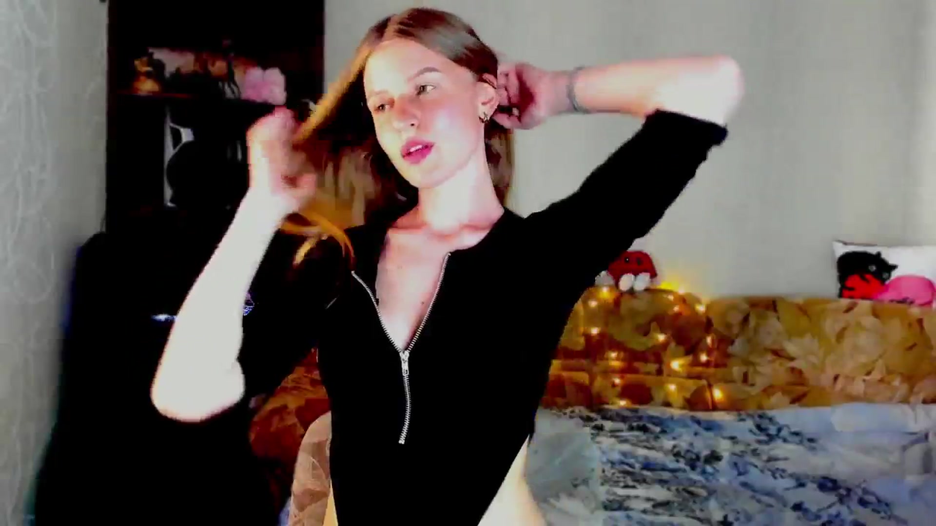 Gallery image thumbnail from Luna_evan's myfreecams stream on, 06/03/2025, 13:15 image 7 of 20