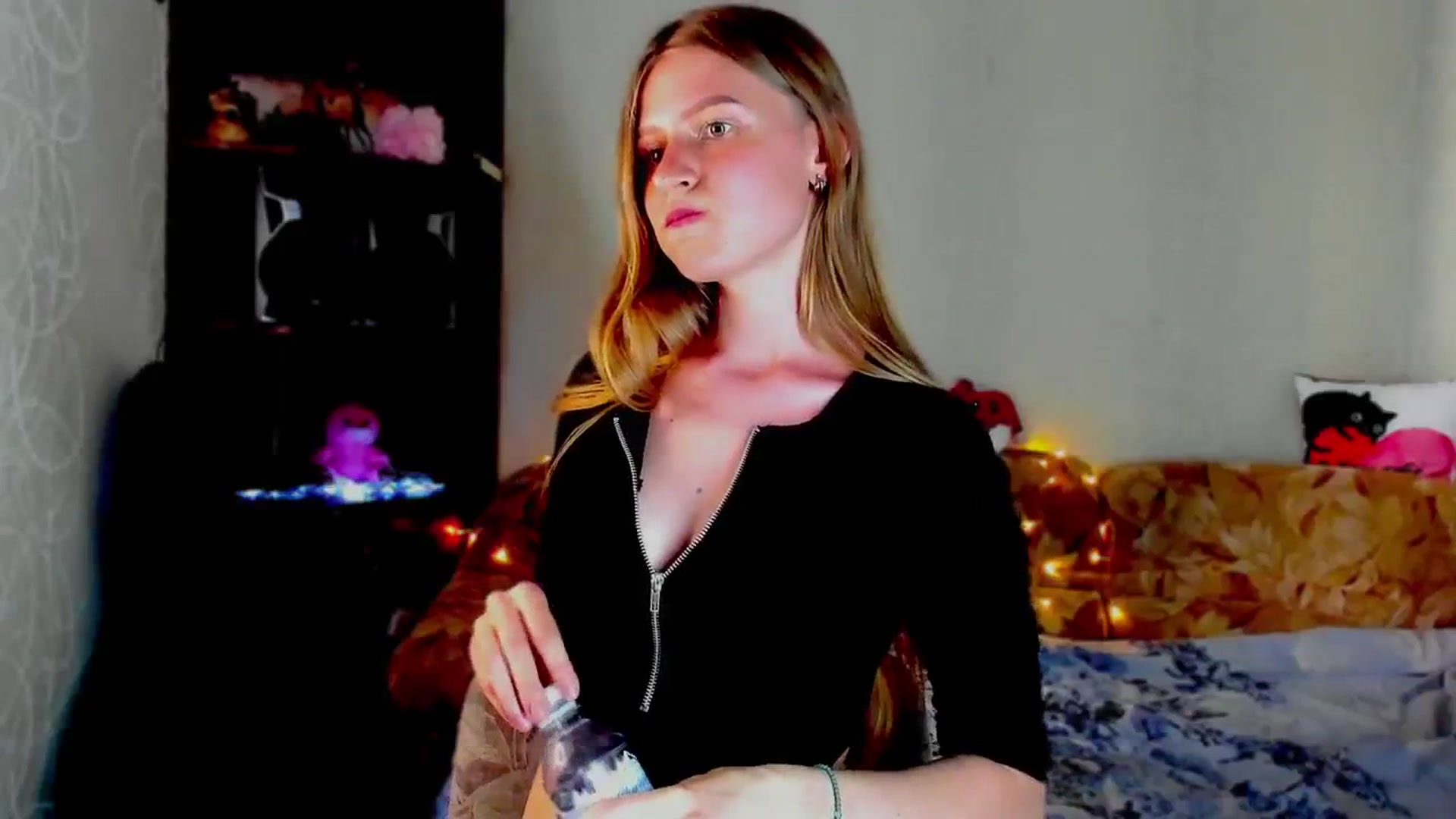Gallery image thumbnail from Luna_evan's myfreecams stream on, 06/03/2025, 13:15 image 17 of 20