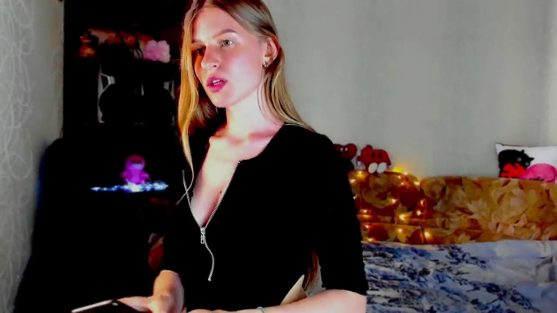 Gallery image thumbnail from Luna_evan's myfreecams stream on, 06/03/2025, 13:15 image 19 of 20