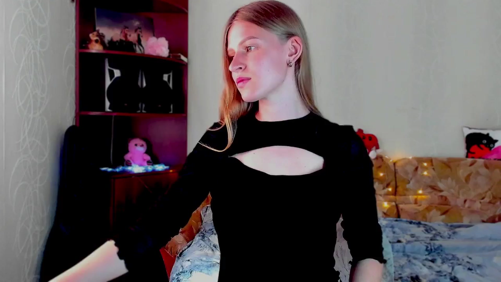 Gallery image thumbnail from Luna_evan's myfreecams stream on, 06/05/2025, 09:35 image 7 of 20