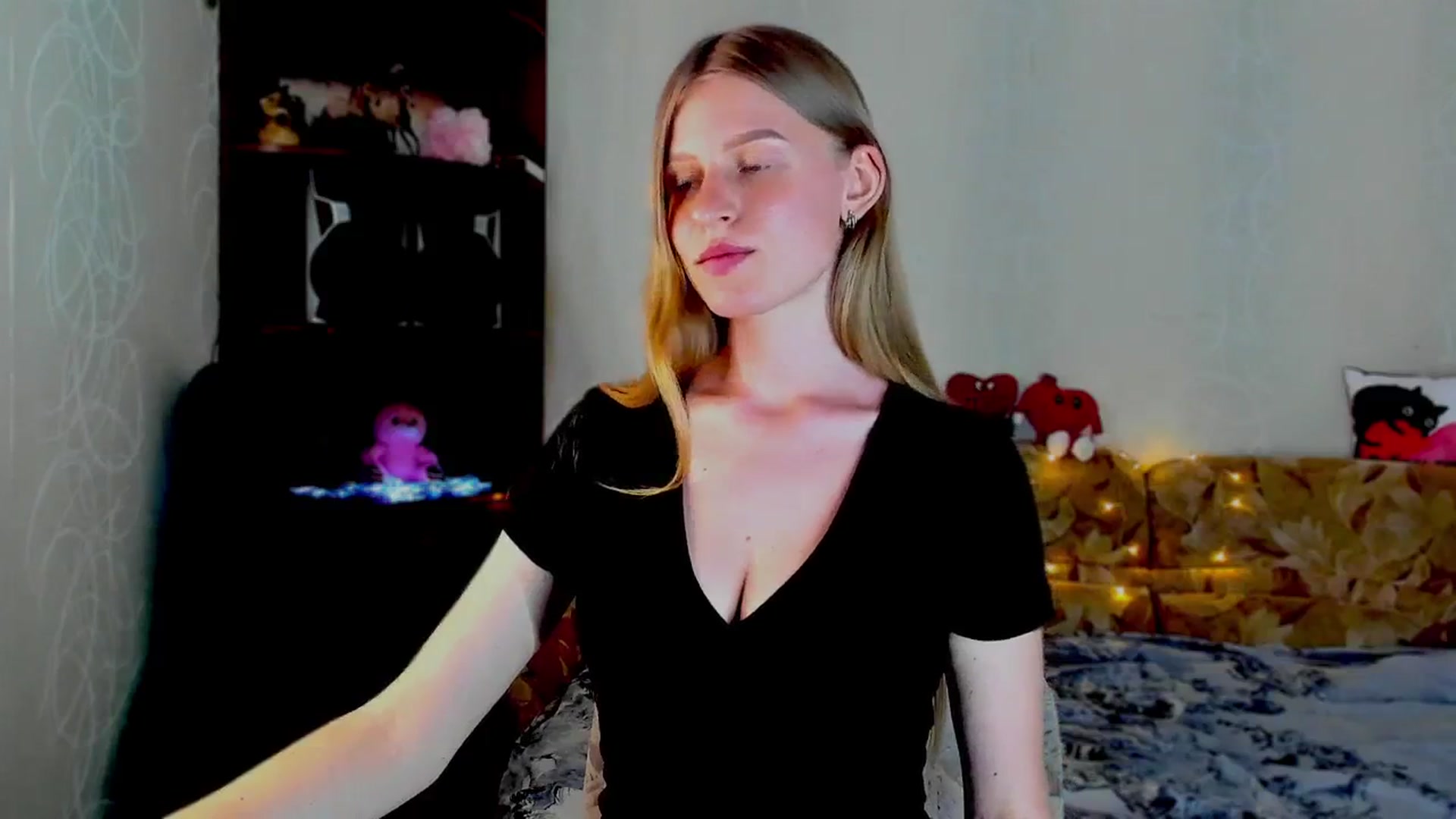 Gallery image thumbnail from Luna_evan's myfreecams stream on, 06/05/2025, 11:09 image 8 of 20