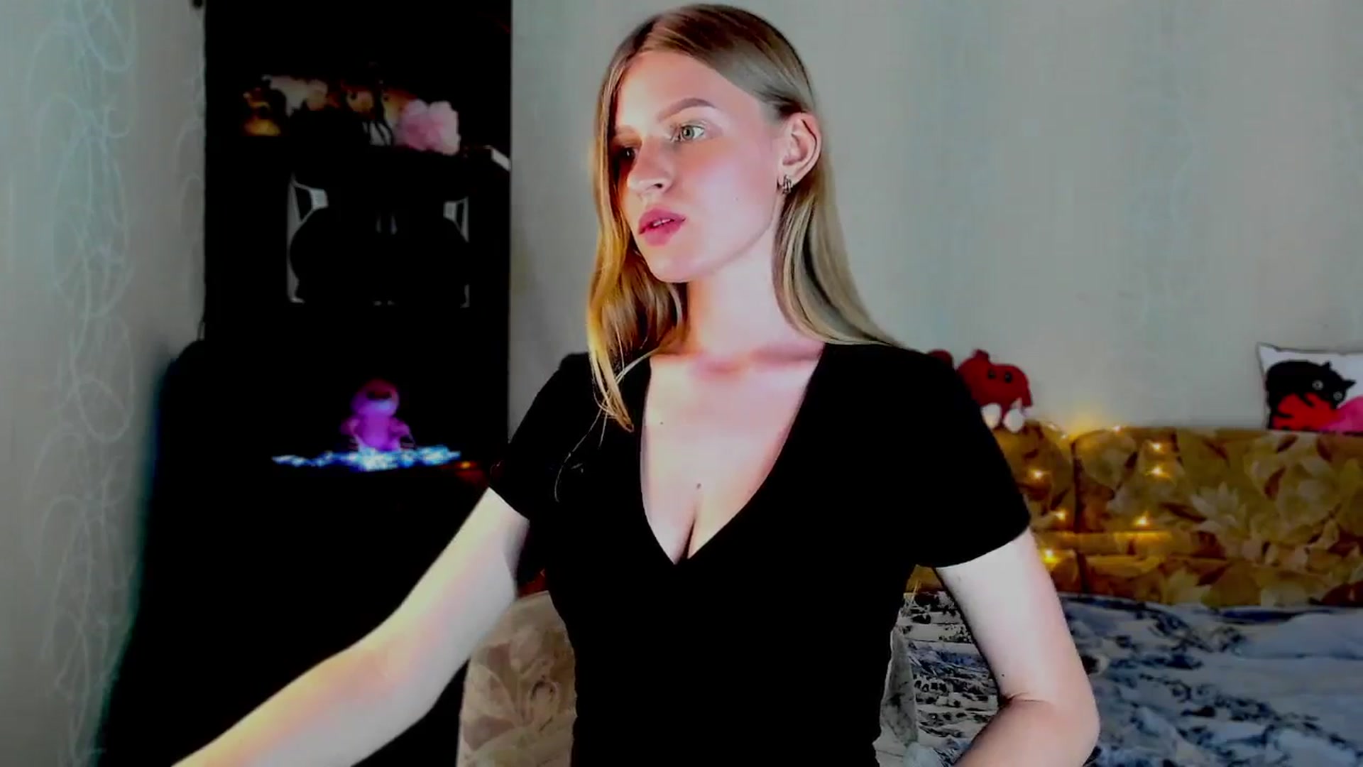 Gallery image thumbnail from Luna_evan's myfreecams stream on, 06/05/2025, 11:09 image 14 of 20