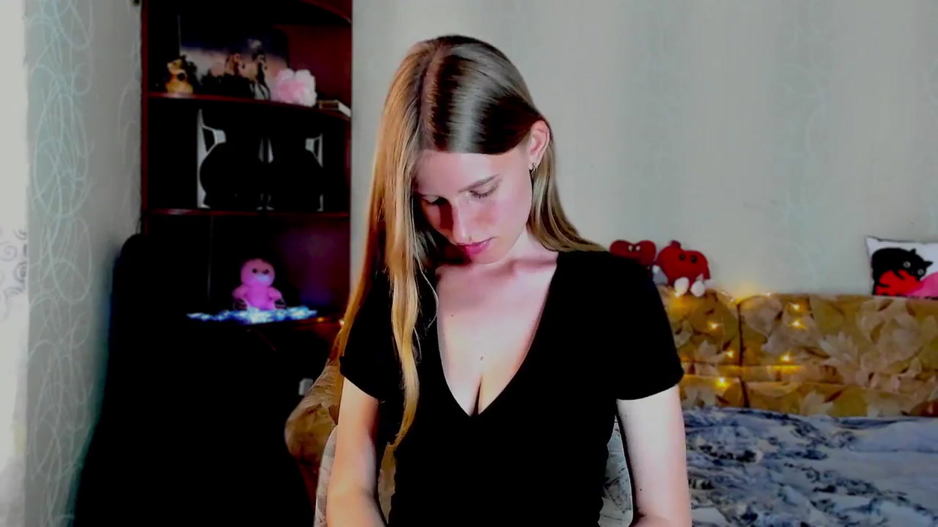 Gallery image thumbnail from Luna_evan's myfreecams stream on, 06/05/2025, 11:09 image 19 of 20