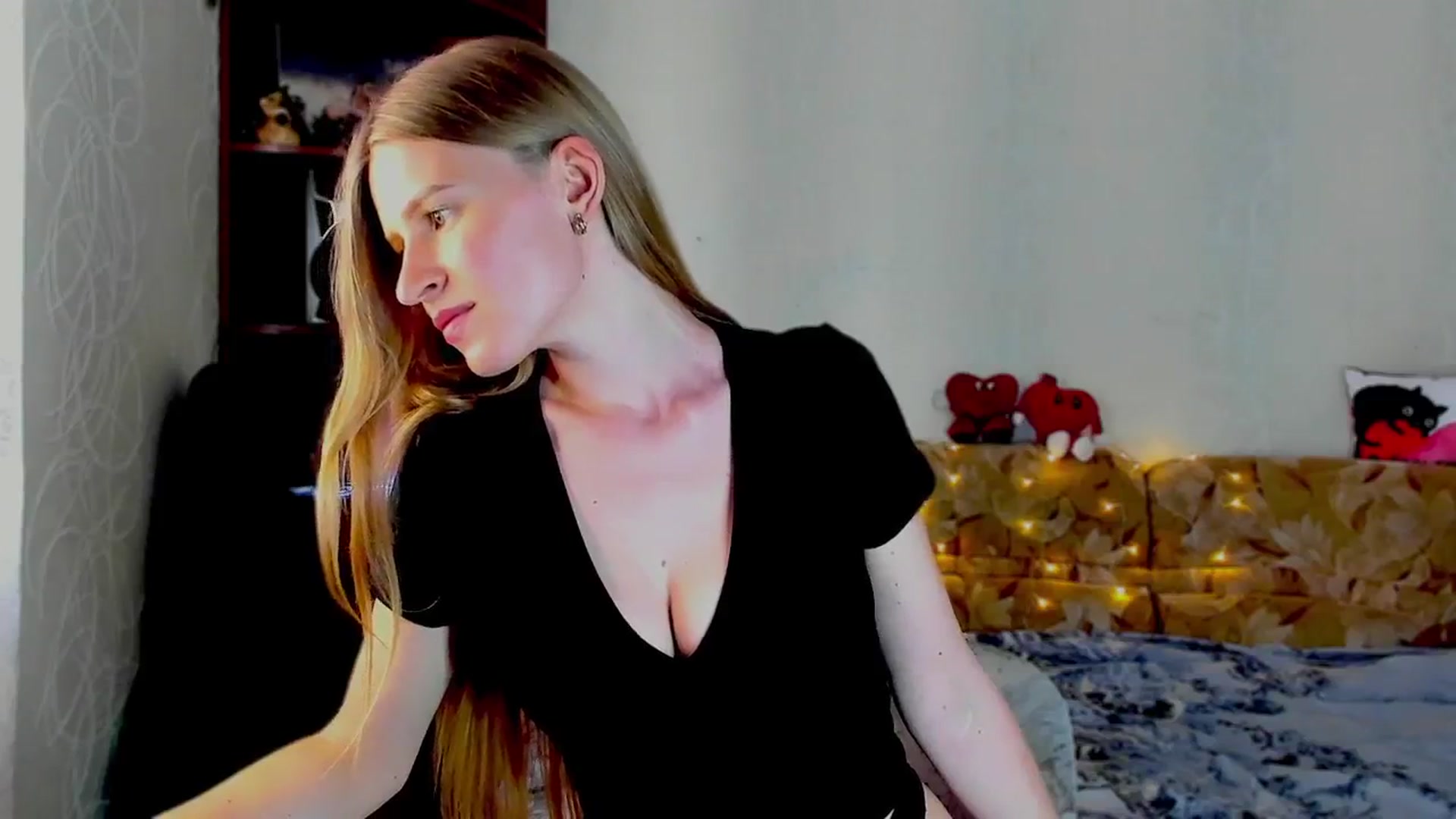 Gallery image thumbnail from Luna_evan's myfreecams stream on, 06/05/2025, 11:09 image 9 of 20