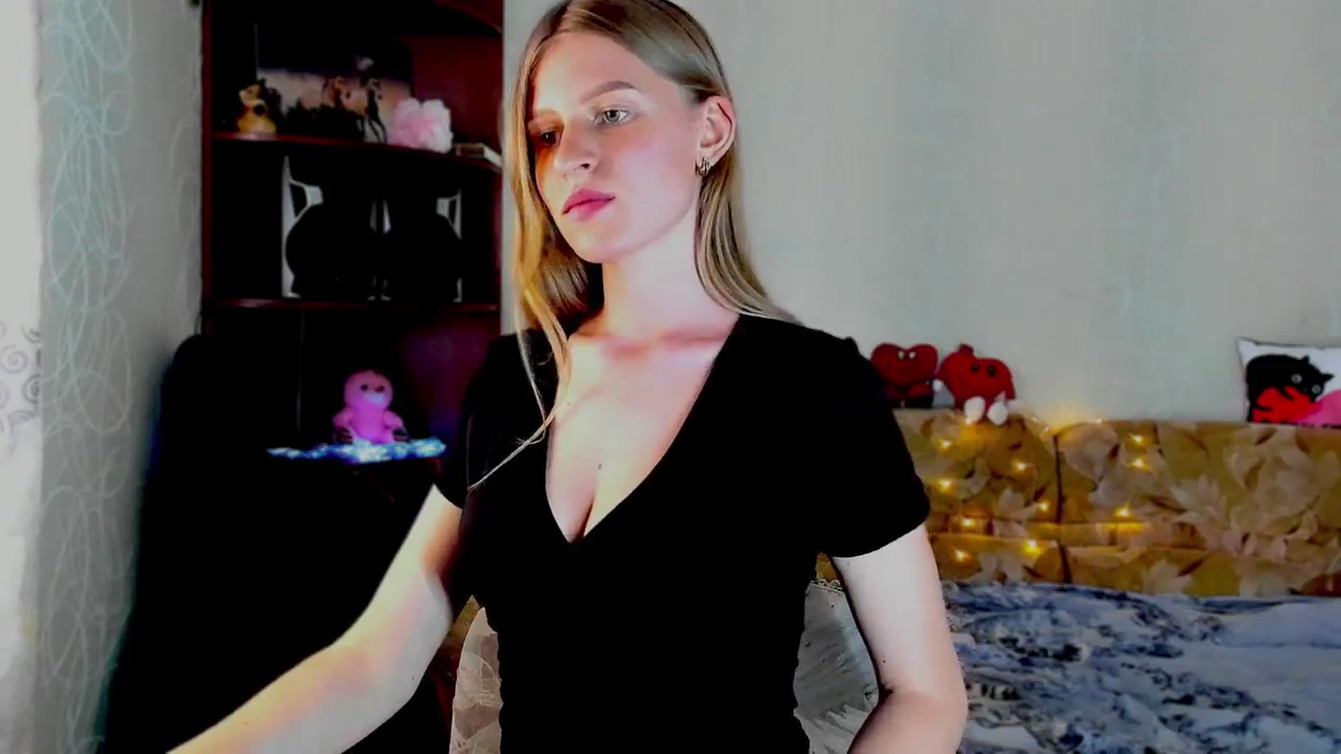 Gallery image thumbnail from Luna_evan's myfreecams stream on, 06/05/2025, 11:09 image 16 of 20