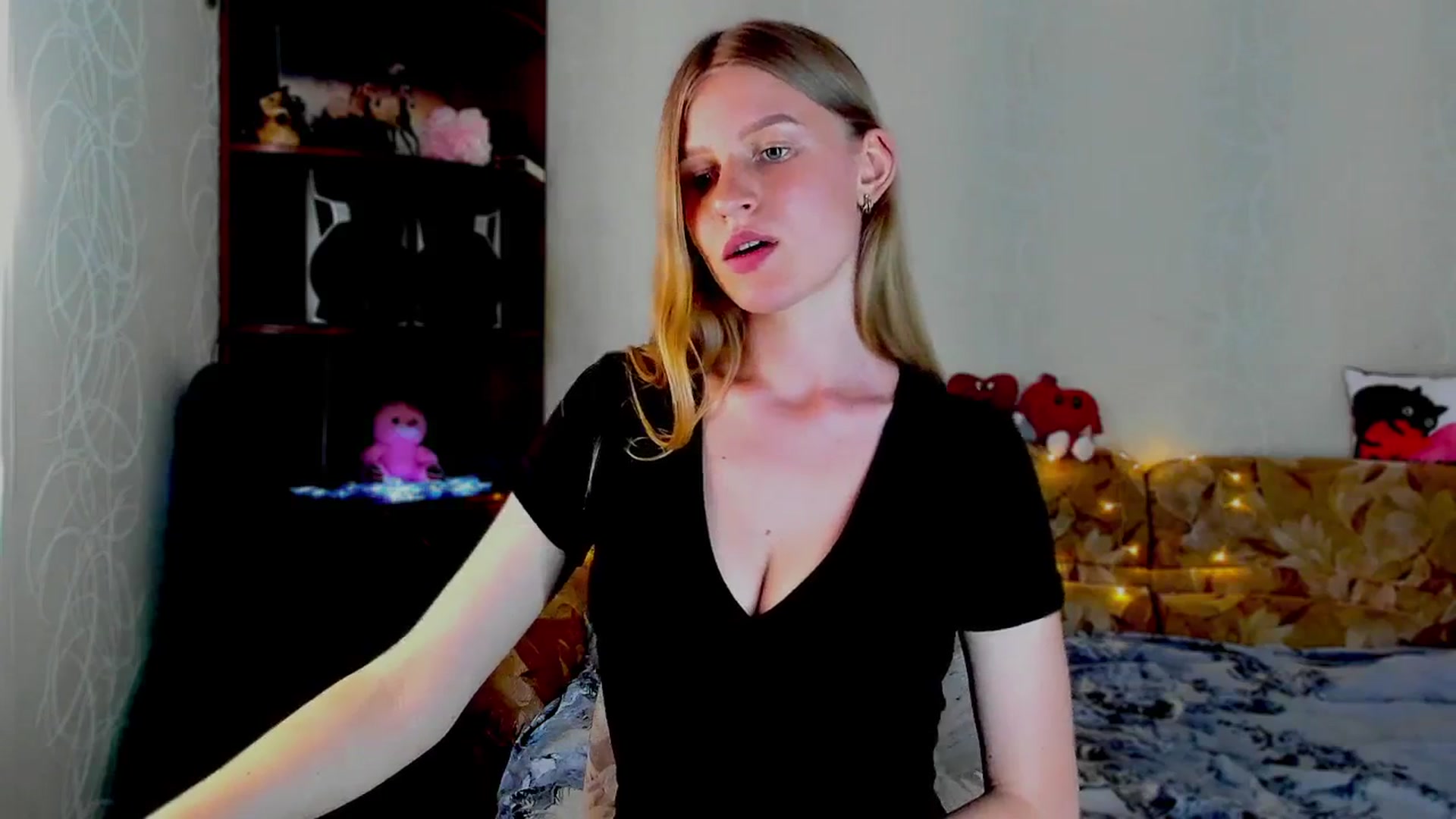Gallery image thumbnail from Luna_evan's myfreecams stream on, 06/05/2025, 11:09 image 3 of 20