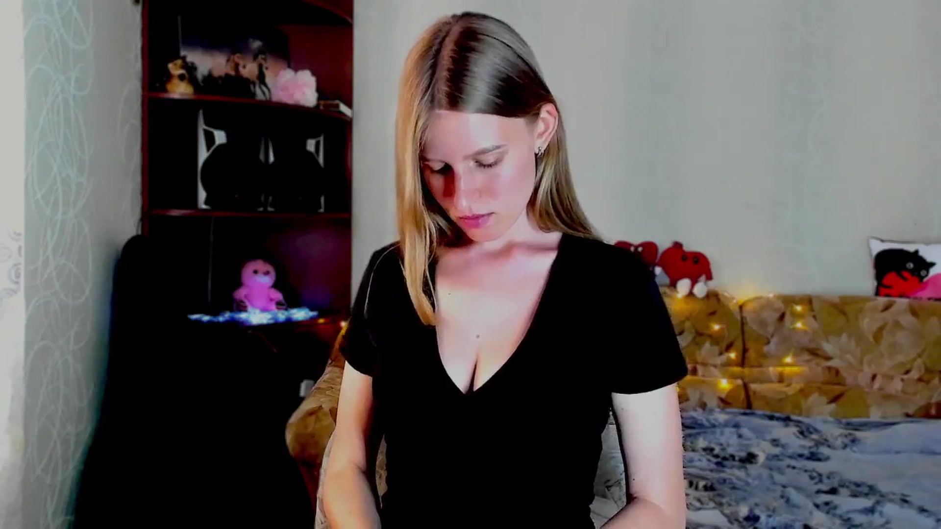 Gallery image thumbnail from Luna_evan's myfreecams stream on, 06/05/2025, 11:09 image 12 of 20