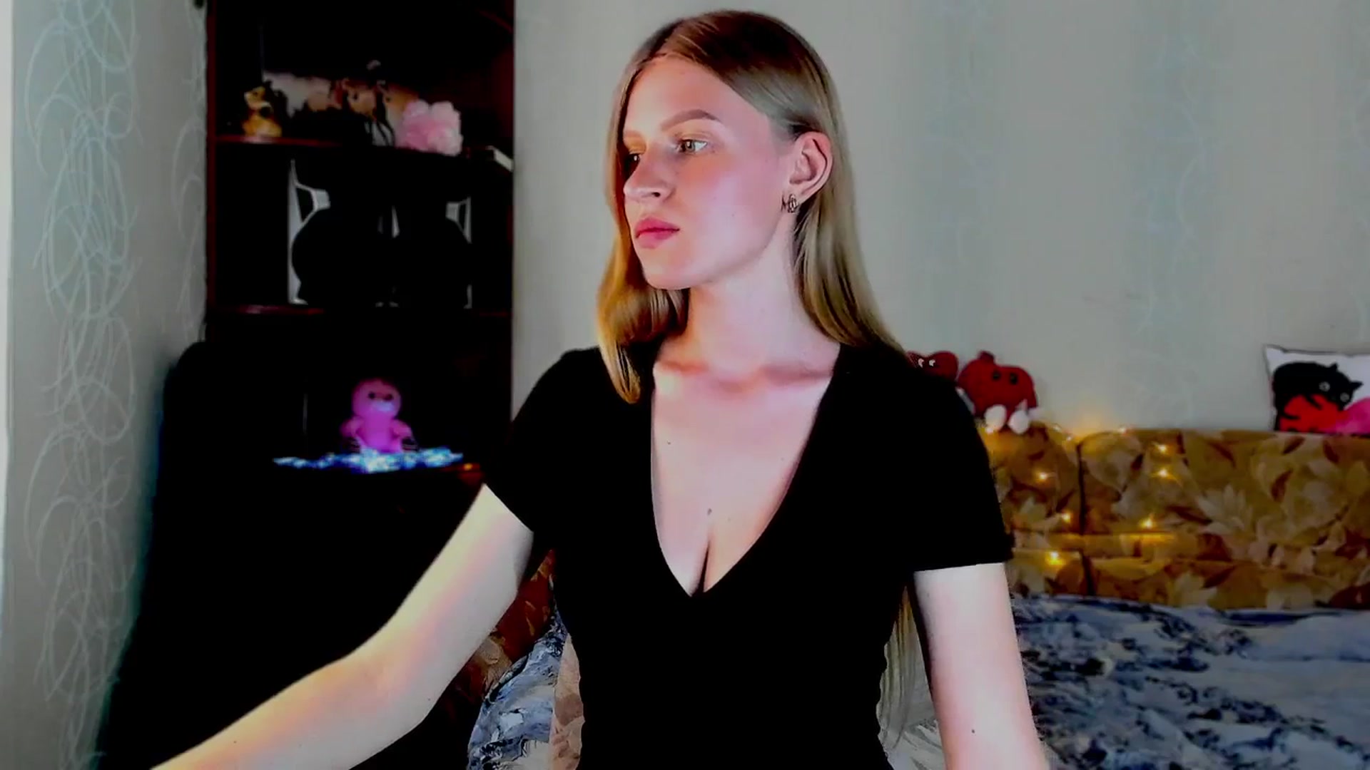 Gallery image thumbnail from Luna_evan's myfreecams stream on, 06/05/2025, 11:09 image 5 of 20