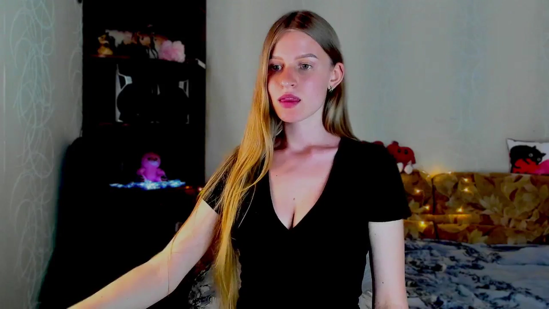 Gallery image thumbnail from Luna_evan's myfreecams stream on, 06/05/2025, 11:09 image 6 of 20
