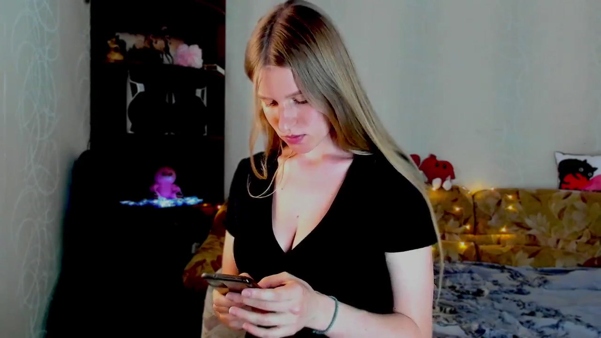 Gallery image thumbnail from Luna_evan's myfreecams stream on, 06/05/2025, 11:09 image 15 of 20