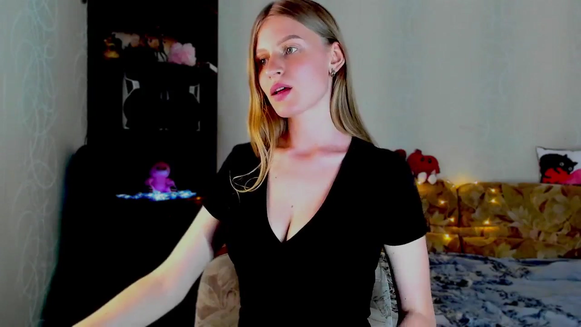 Gallery image thumbnail from Luna_evan's myfreecams stream on, 06/05/2025, 11:09 image 13 of 20