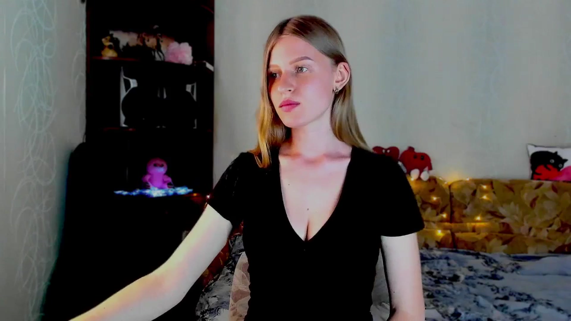 Gallery image thumbnail from Luna_evan's myfreecams stream on, 06/05/2025, 11:09 image 7 of 20