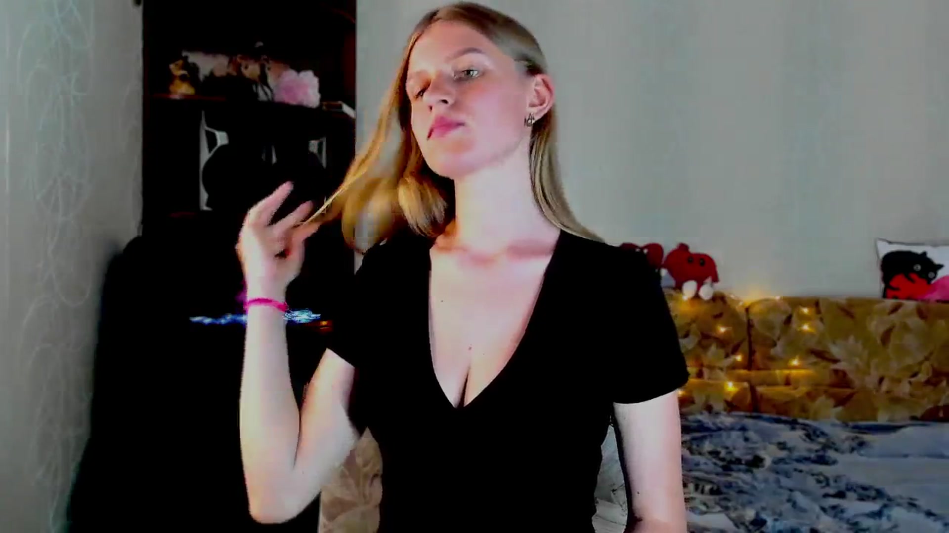 Gallery image thumbnail from Luna_evan's myfreecams stream on, 06/05/2025, 11:09 image 17 of 20