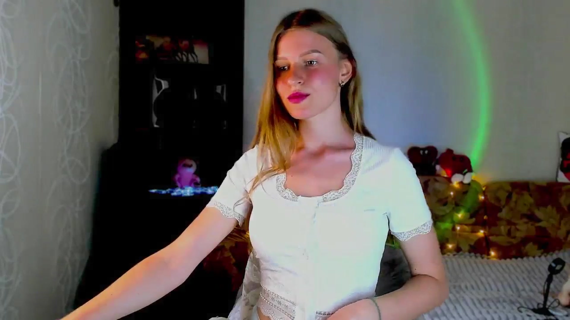 Gallery image thumbnail from Luna_evan's myfreecams stream on, 06/13/2025, 10:50 image 13 of 20