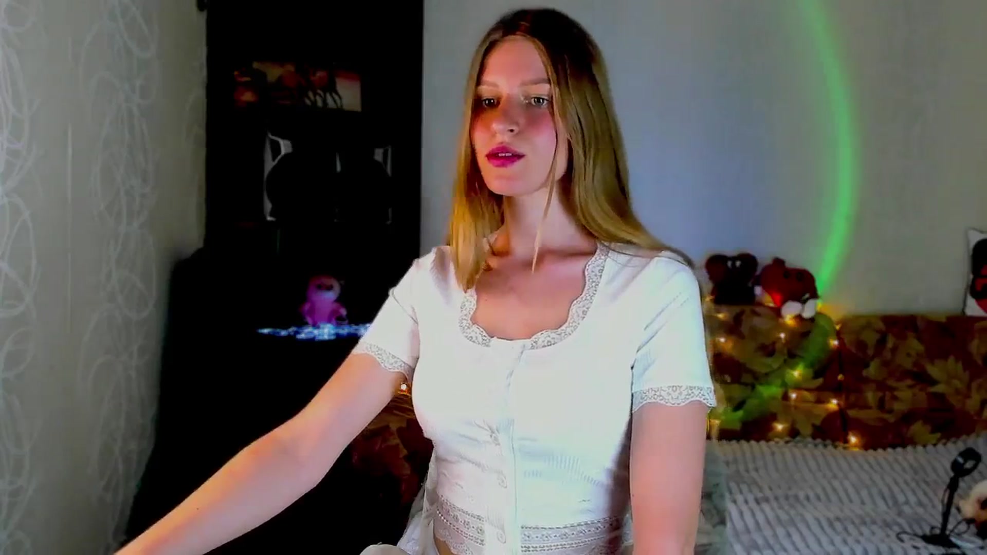 Gallery image thumbnail from Luna_evan's myfreecams stream on, 06/13/2025, 10:50 image 19 of 20