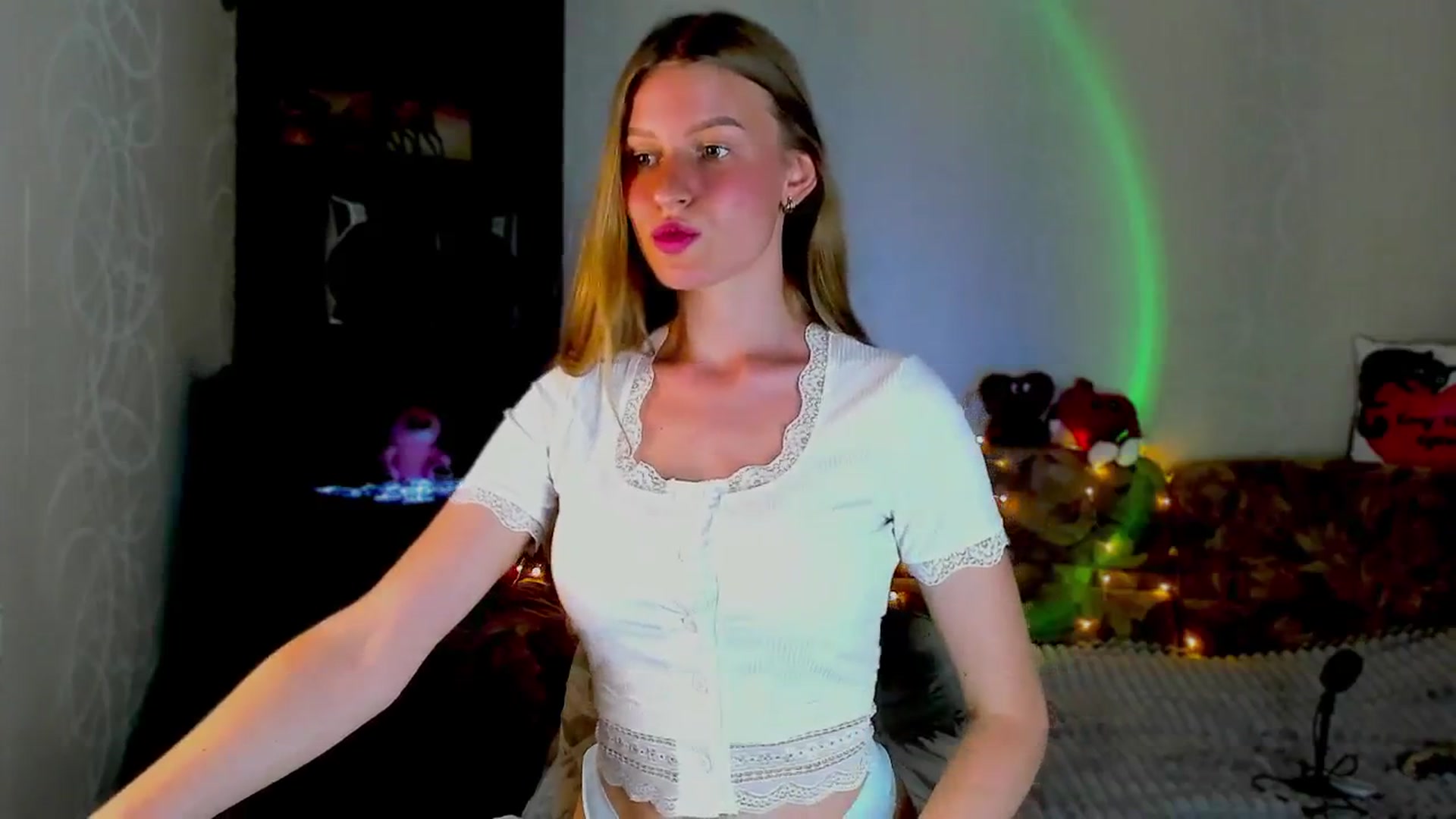 Gallery image thumbnail from Luna_evan's myfreecams stream on, 06/13/2025, 10:50 image 6 of 20