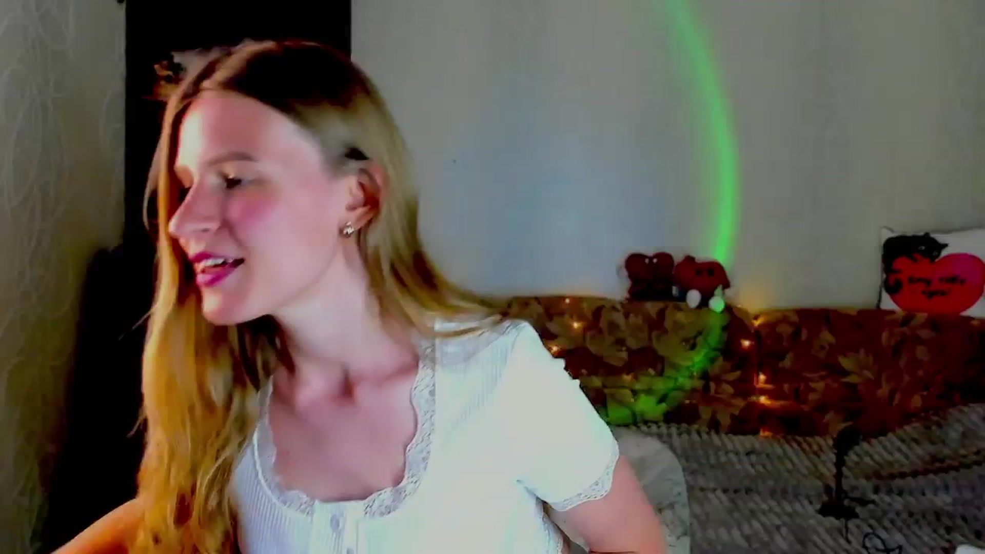 Gallery image thumbnail from Luna_evan's myfreecams stream on, 06/19/2025, 12:02 image 6 of 20