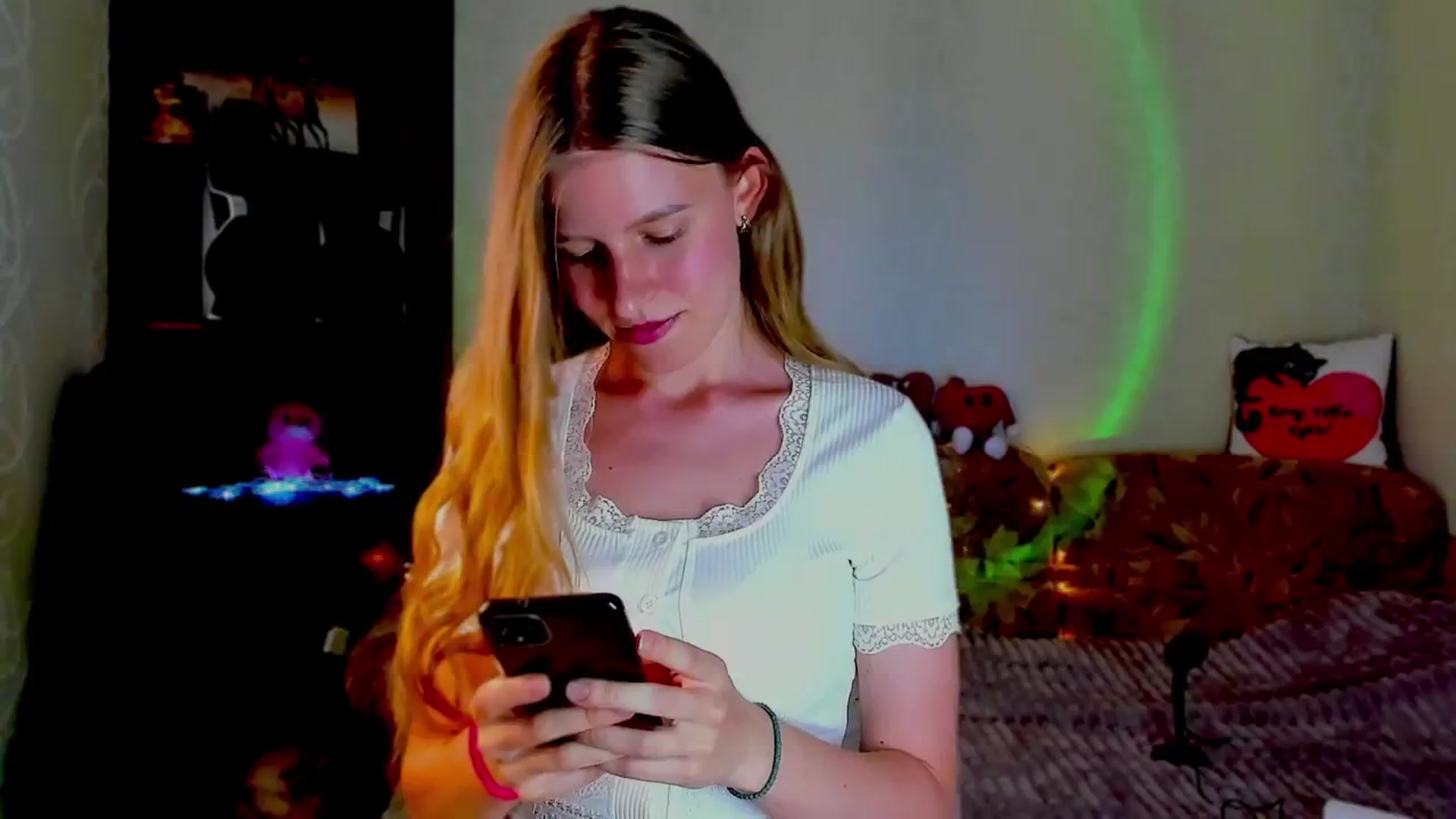 Gallery image thumbnail from Luna_evan's myfreecams stream on, 06/19/2025, 12:02 image 19 of 20