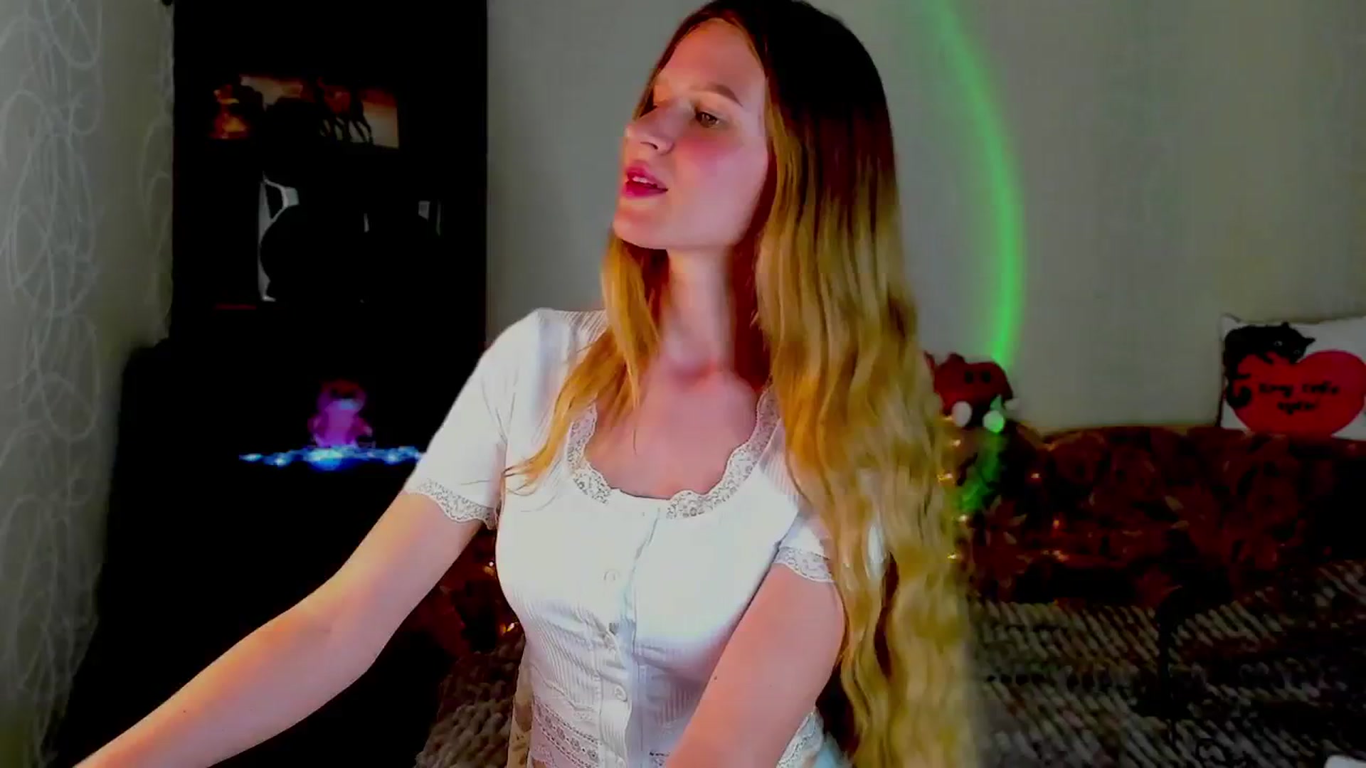 Gallery image thumbnail from Luna_evan's myfreecams stream on, 06/19/2025, 12:02 image 11 of 20