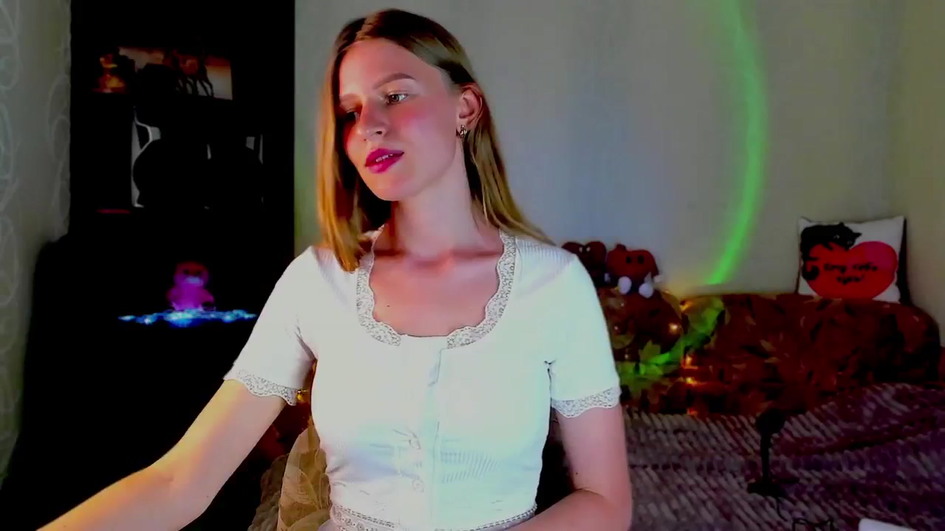 Gallery image thumbnail from Luna_evan's myfreecams stream on, 06/19/2025, 12:02 image 20 of 20
