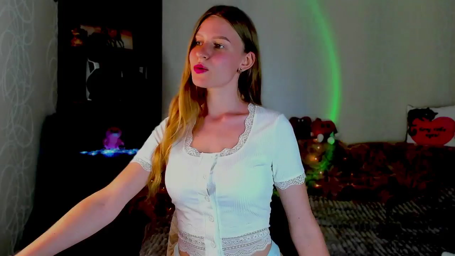Gallery image thumbnail from Luna_evan's myfreecams stream on, 06/19/2025, 12:02 image 3 of 20