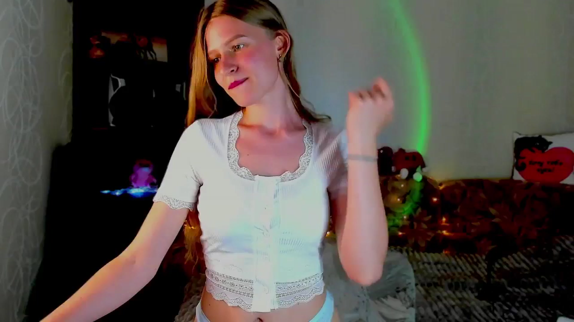 Gallery image thumbnail from Luna_evan's myfreecams stream on, 06/19/2025, 12:02 image 10 of 20