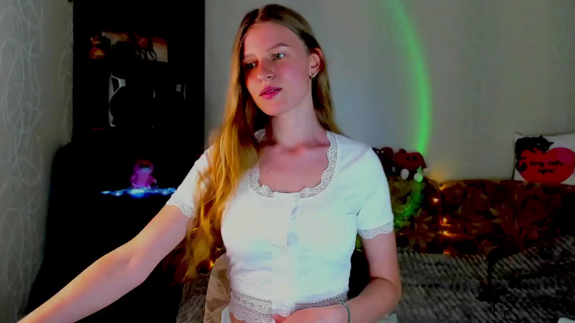 Gallery image thumbnail from Luna_evan's myfreecams stream on, 06/19/2025, 12:02 image 1 of 20