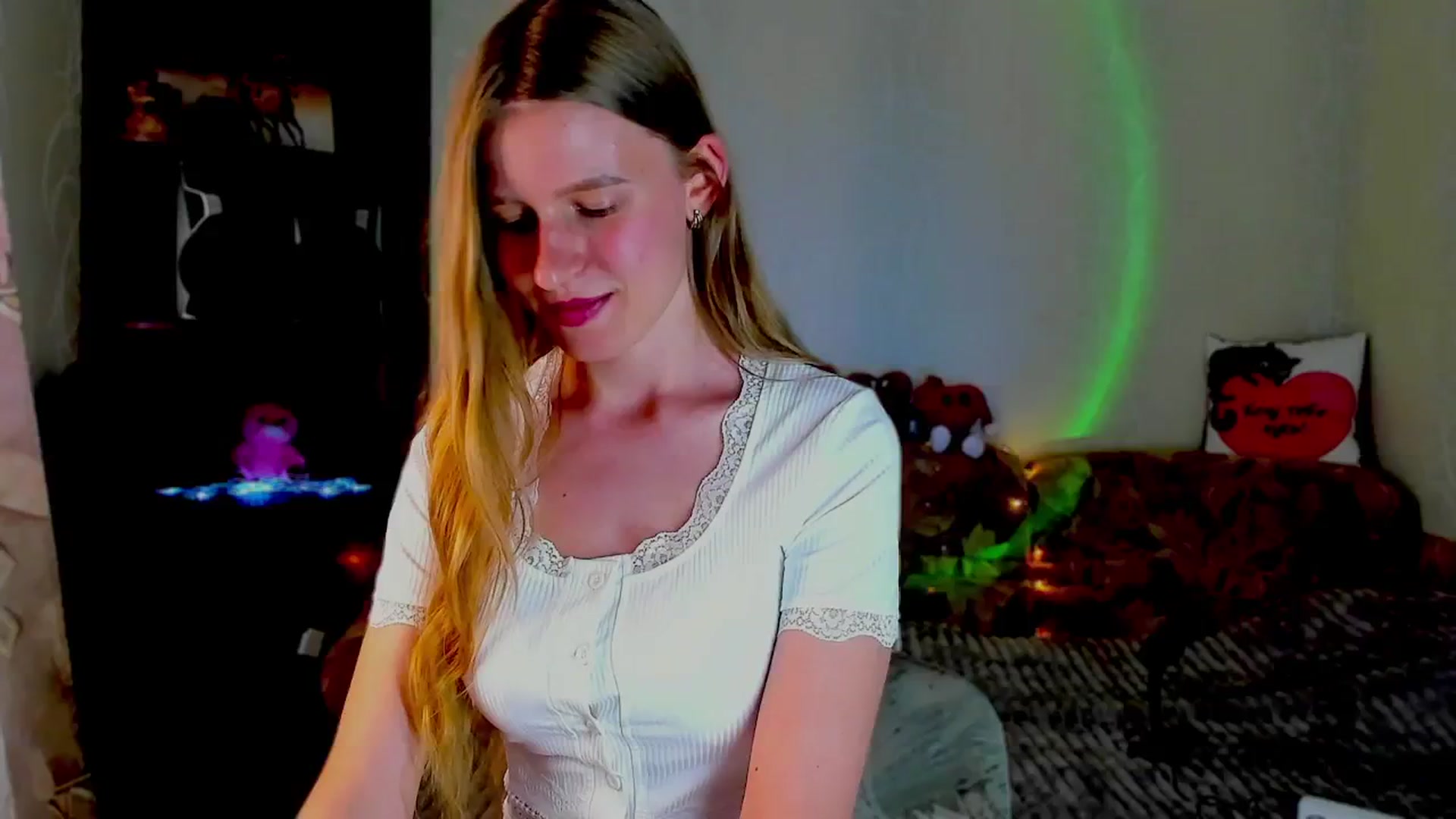Gallery image thumbnail from Luna_evan's myfreecams stream on, 06/19/2025, 13:23 image 9 of 20