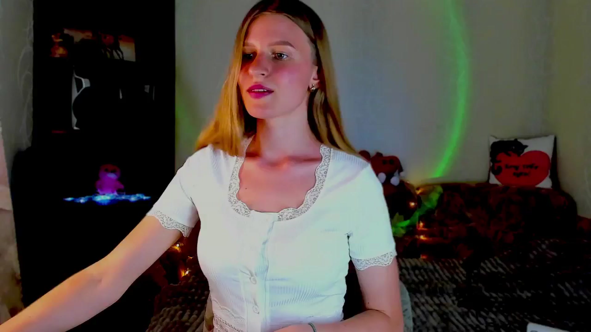Gallery image thumbnail from Luna_evan's myfreecams stream on, 06/19/2025, 13:23 image 17 of 20