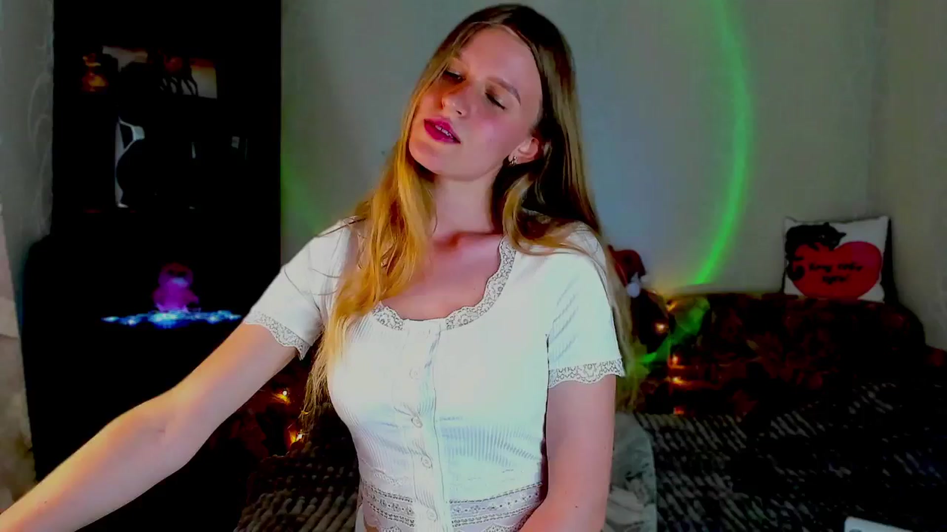 Gallery image thumbnail from Luna_evan's myfreecams stream on, 06/19/2025, 13:23 image 18 of 20