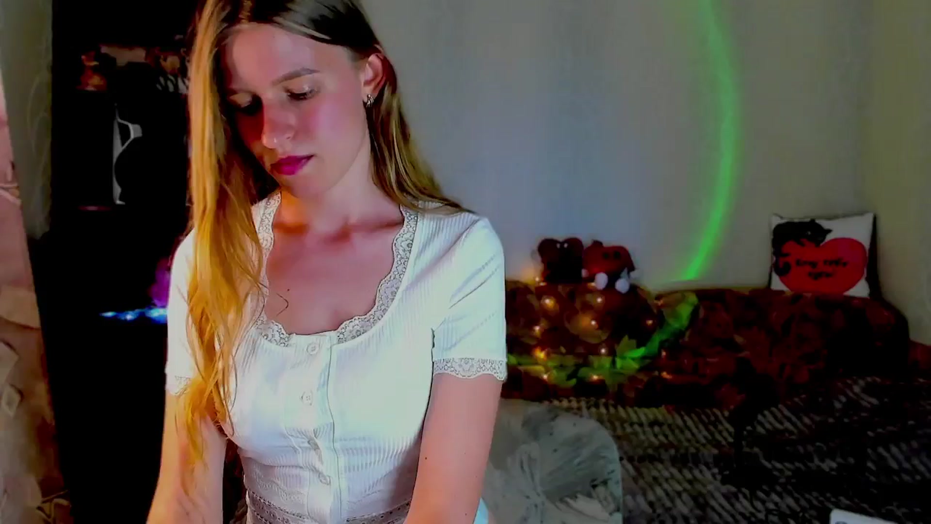 Gallery image thumbnail from Luna_evan's myfreecams stream on, 06/19/2025, 13:23 image 5 of 20