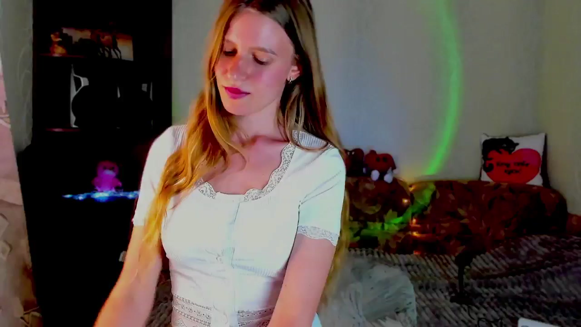 Gallery image thumbnail from Luna_evan's myfreecams stream on, 06/19/2025, 13:23 image 7 of 20