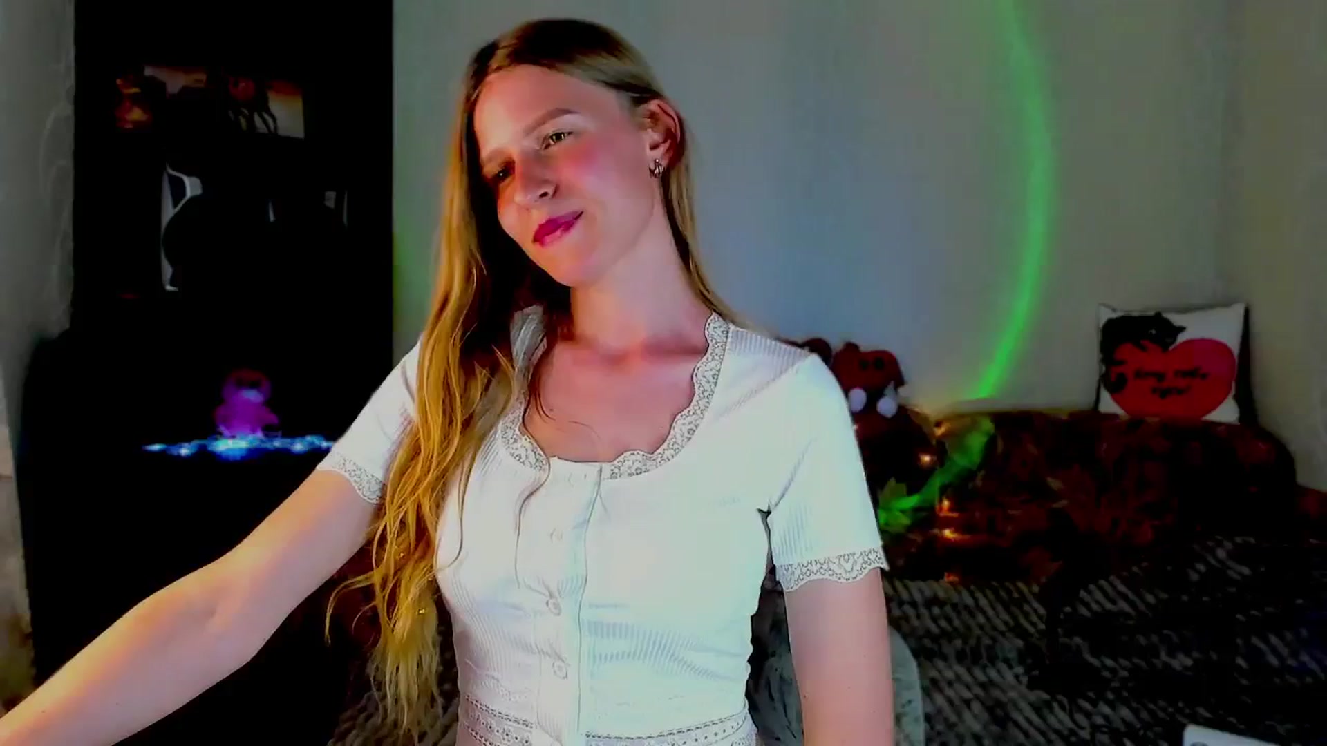 Gallery image thumbnail from Luna_evan's myfreecams stream on, 06/19/2025, 13:23 image 13 of 20