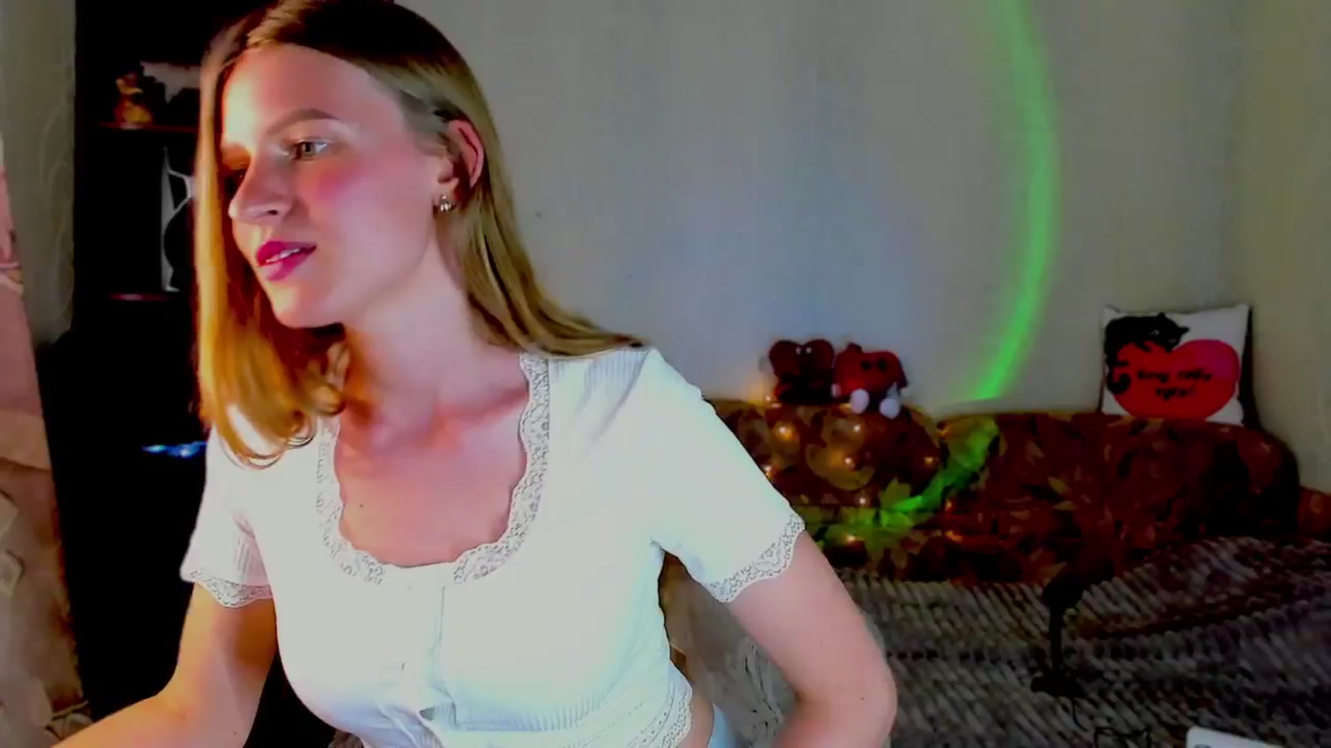 Gallery image thumbnail from Luna_evan's myfreecams stream on, 06/19/2025, 13:23 image 4 of 20