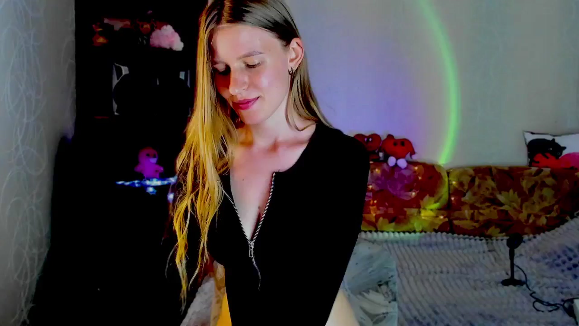 Gallery image thumbnail from Luna_evan's myfreecams stream on, 06/24/2025, 11:58 image 11 of 20